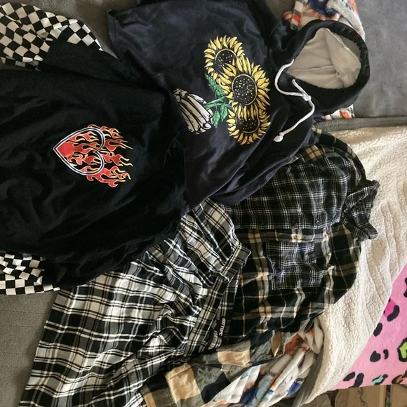 Hot Topic | Tops | Hot Topic And Emo Clothing Bundle | Poshmark display picture 1